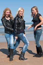 0610-1 Photoset of Jennifer, Sheila and Maria