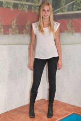 0702-v4 Movie and images of Anouk