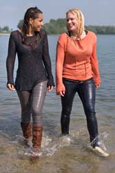 0784-v1 Movie and images of Kim and Tara