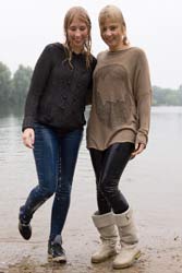 0812-v1 Movie and images of Ilse and Lisa