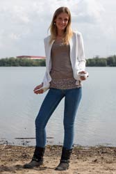 0881-v1 Movie (incl. 4K) and images of Lea