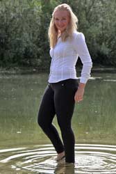 0922-v1 Movie (incl. 4K) and images of Susanne