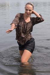 0962-v2 Movie and images of Kyra