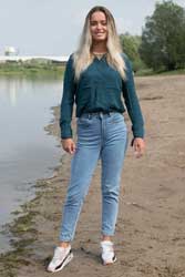 1093-v4 Movie (incl. 4K) and images of Elisa